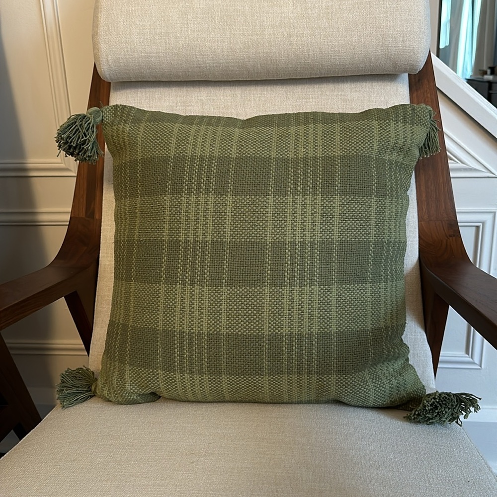 NWT Handwoven Plaid Pillow Green - Picture 4 of 6